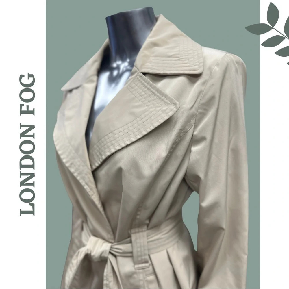 Vintage Y2K London Fog Trench Coat
Tan Single Breasted Waist Tie Size
Medium - Picture 7 of 13